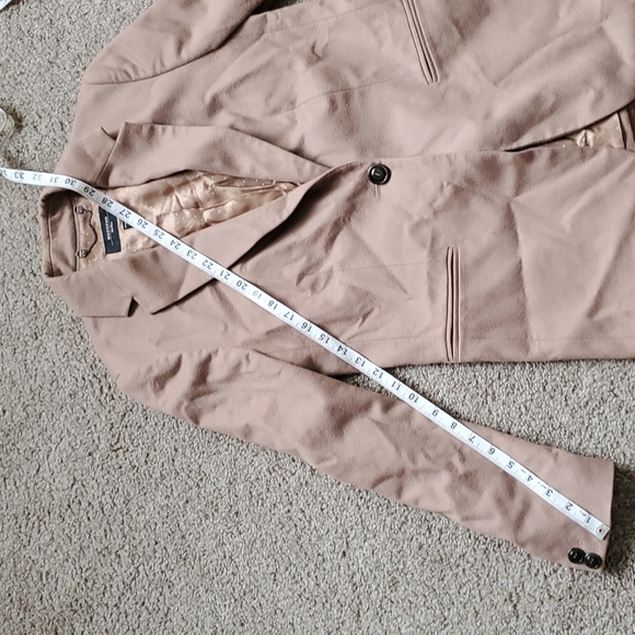 Like-new, lined MaxMara camel-colored wool blazer - Picture 8 of 10